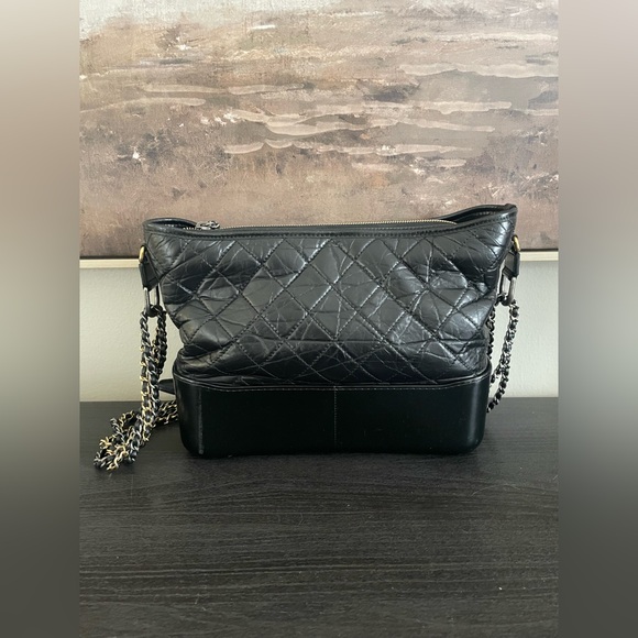 Chanel Gabrielle Hobo Quilted Aged Calfskin in Medium - Picture 4 of 16